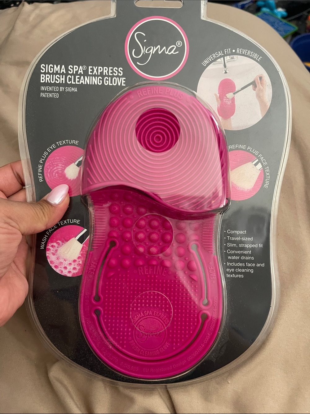 Sigma Beauty Spa Express Brush Cleaning Glove - Hot Pink